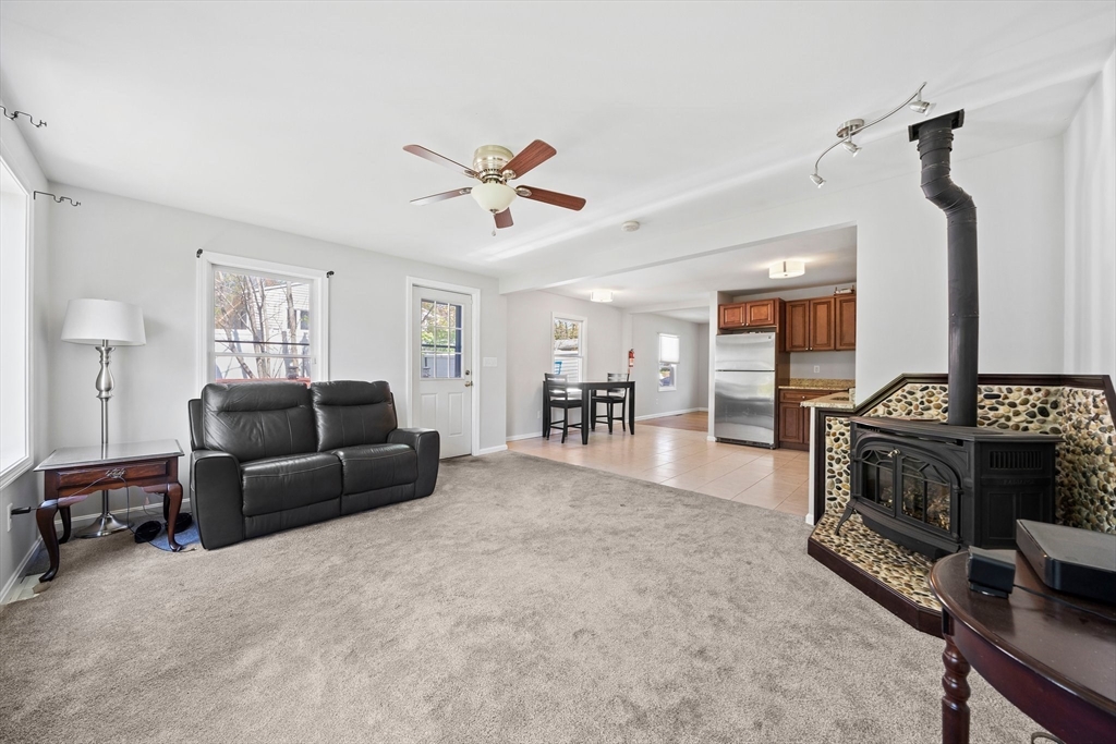 44 Pine Tree Ln