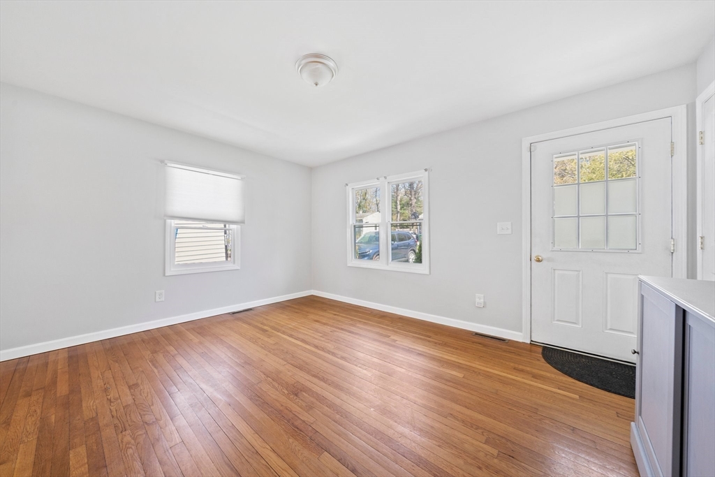 44 Pine Tree Ln
