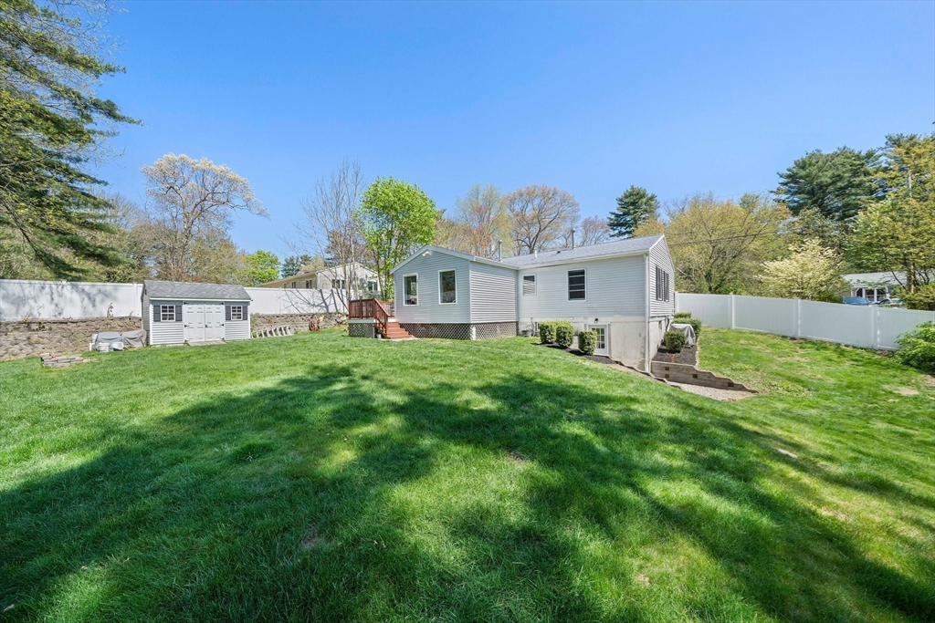 44 Pine Tree Ln