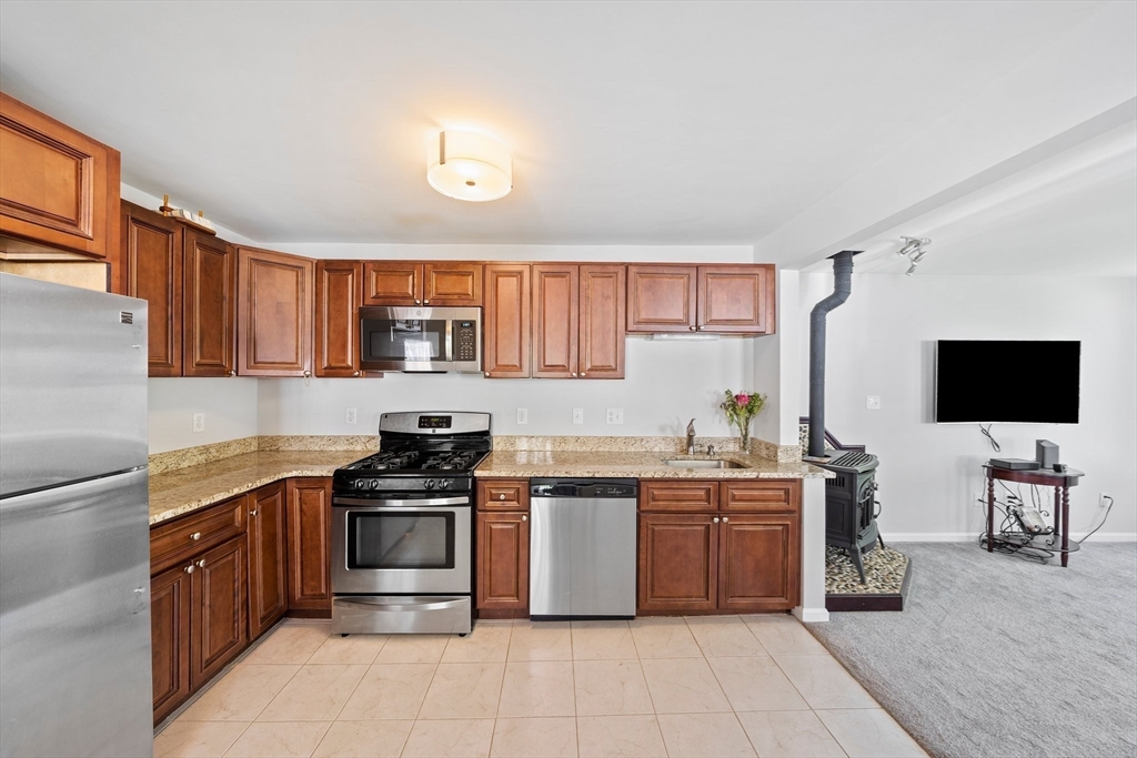 44 Pine Tree Ln