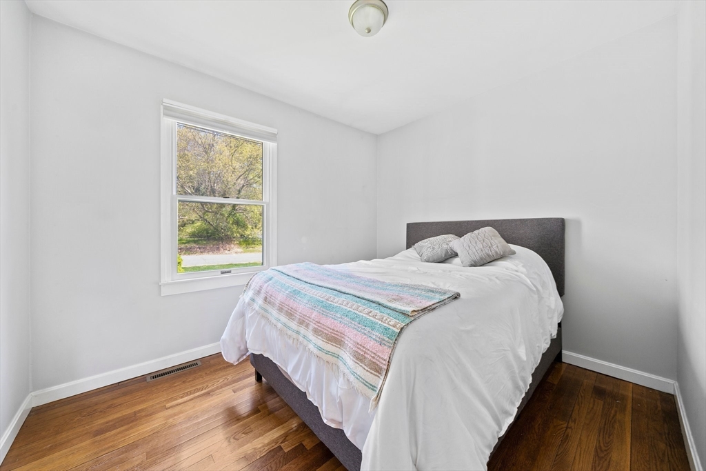 44 Pine Tree Ln