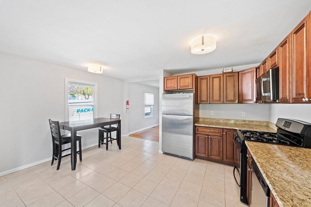 44 Pine Tree Ln