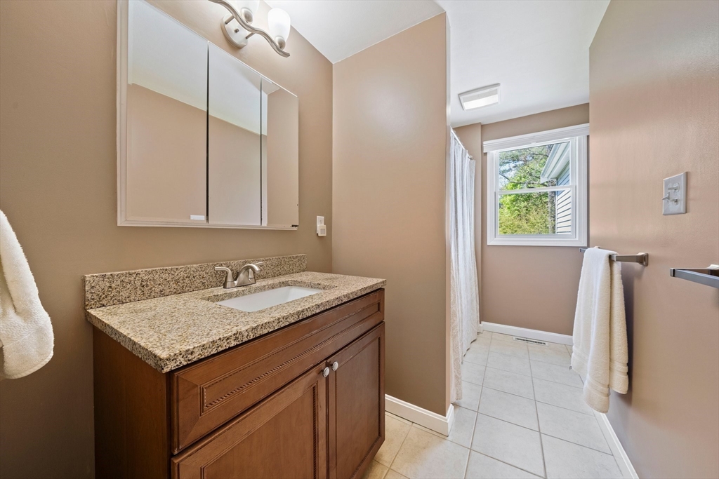 44 Pine Tree Ln