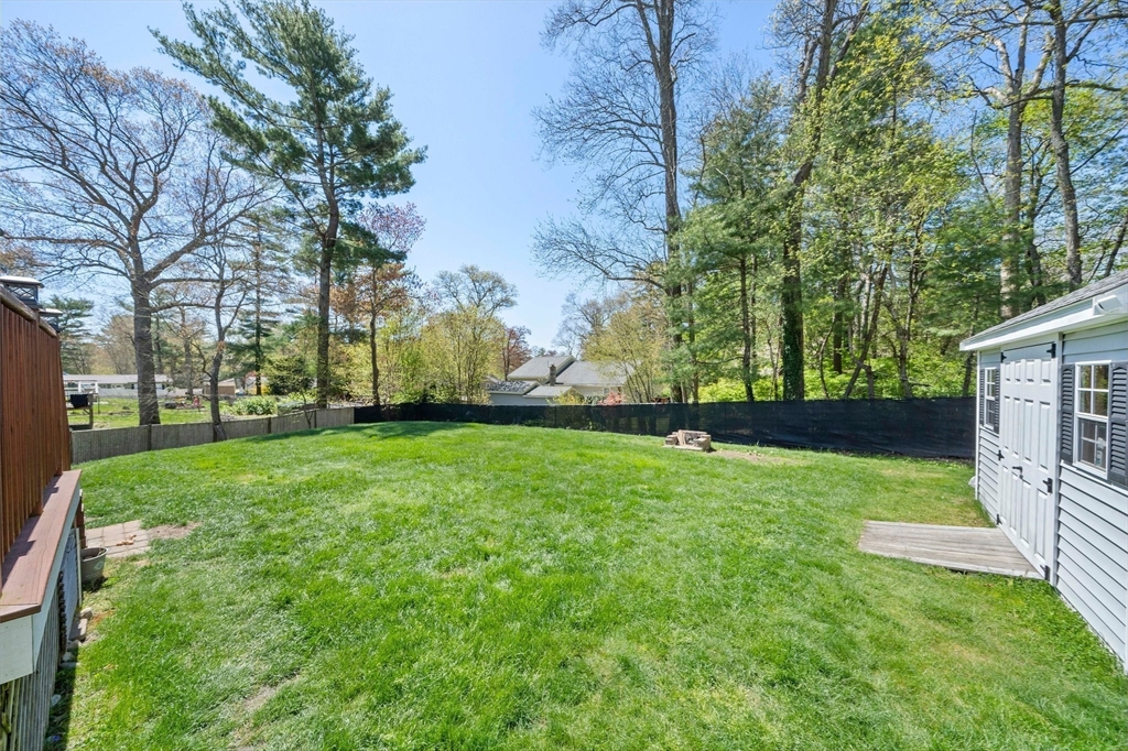 44 Pine Tree Ln
