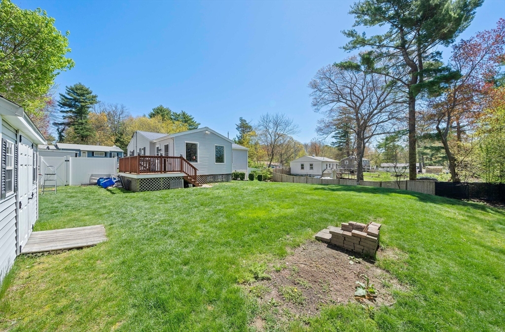 44 Pine Tree Ln