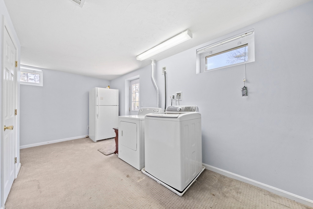 44 Pine Tree Ln