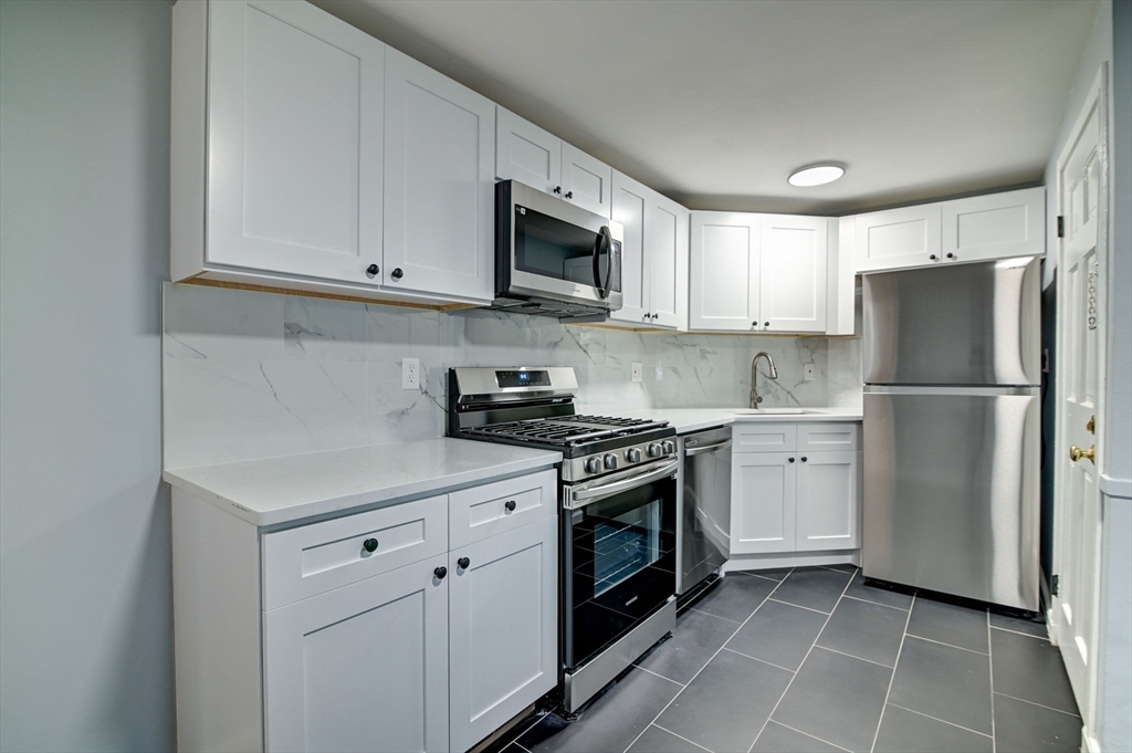 15 Langley Cir # 2