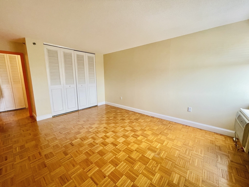 1025 Hancock St # 5L