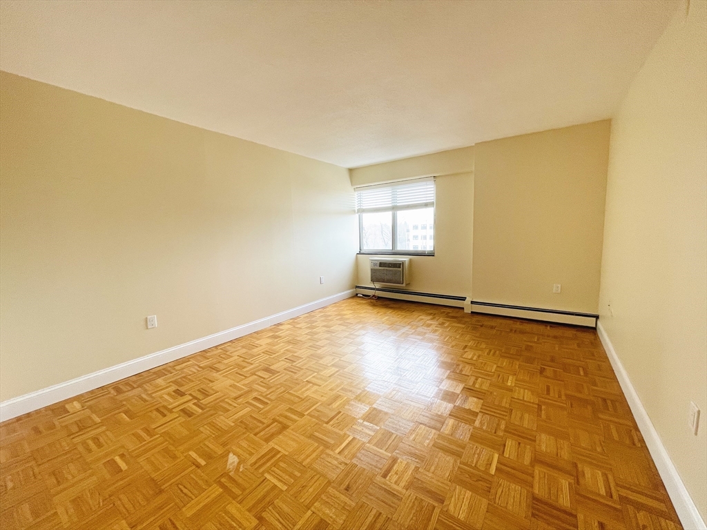1025 Hancock St # 5L