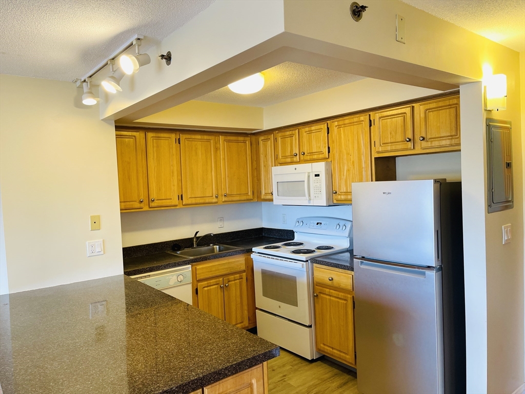 1025 Hancock St # 5L