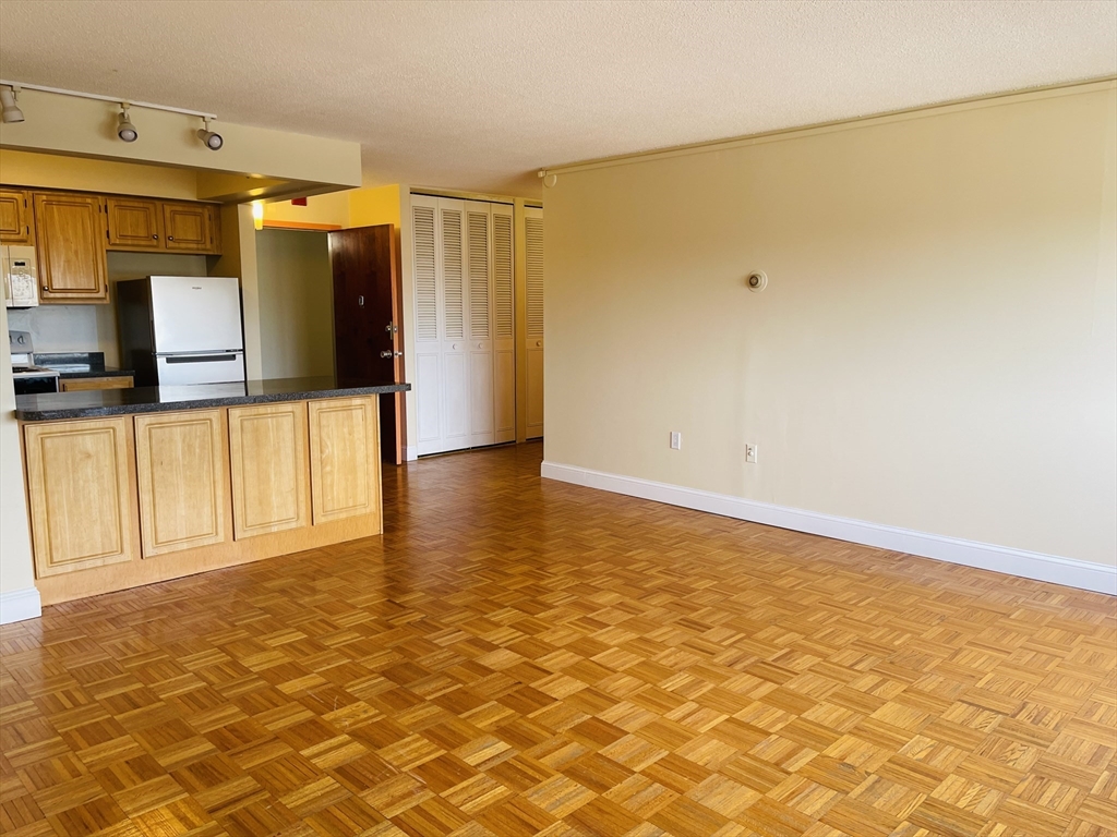 1025 Hancock St # 5L
