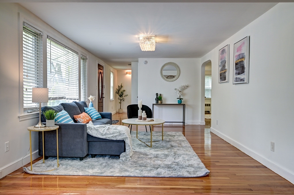 18 Bow St