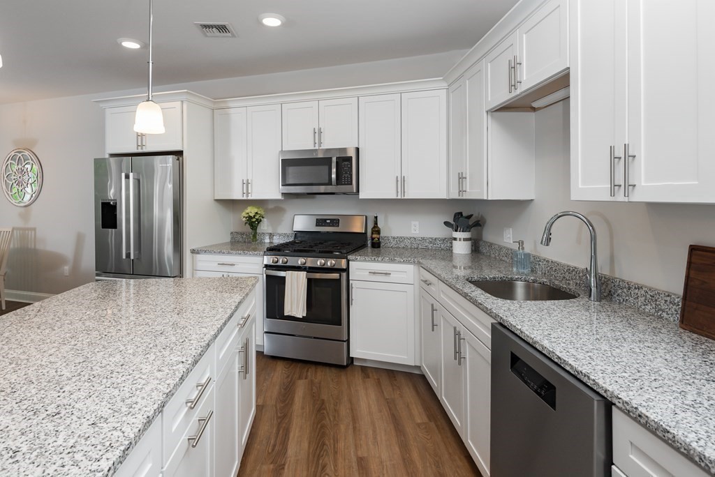 2 Longwood Ln # 306