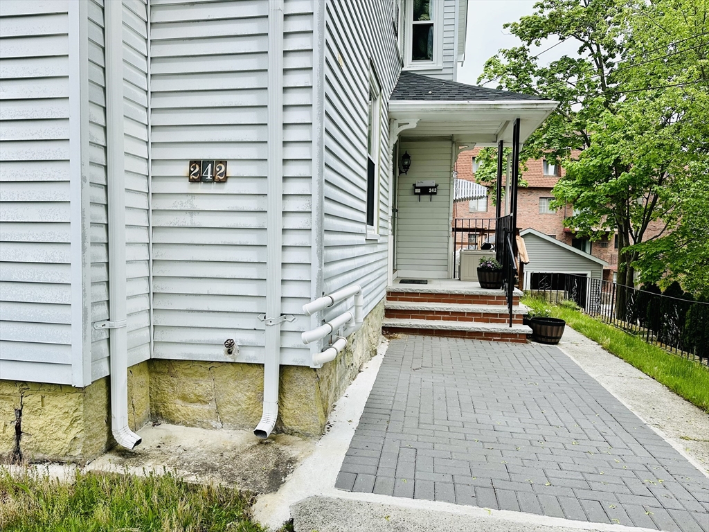 242 Presidents Lane Unit: 1FL