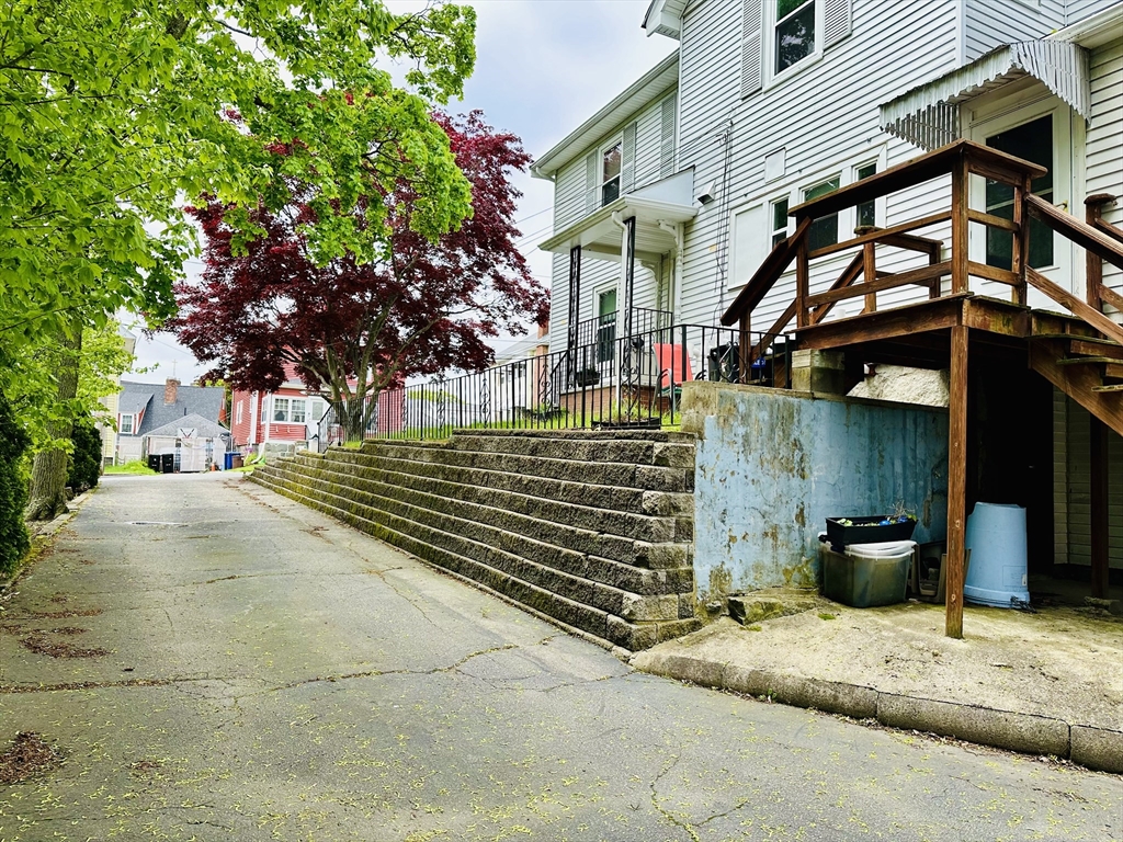 242 Presidents Lane Unit: 1FL