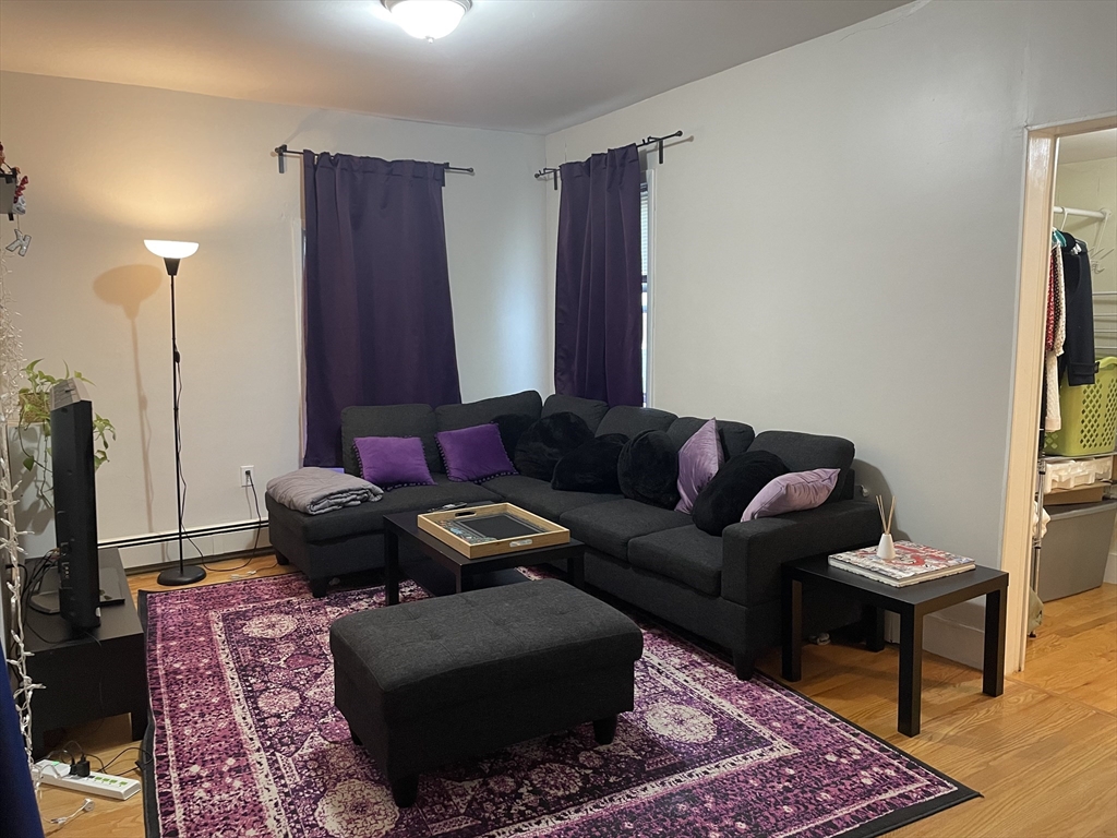 242 Presidents Lane Unit: 1FL