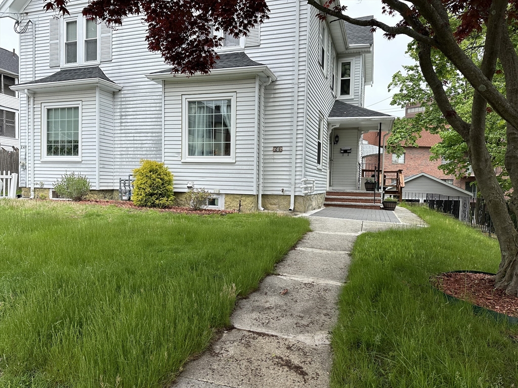 242 Presidents Lane Unit: 1FL