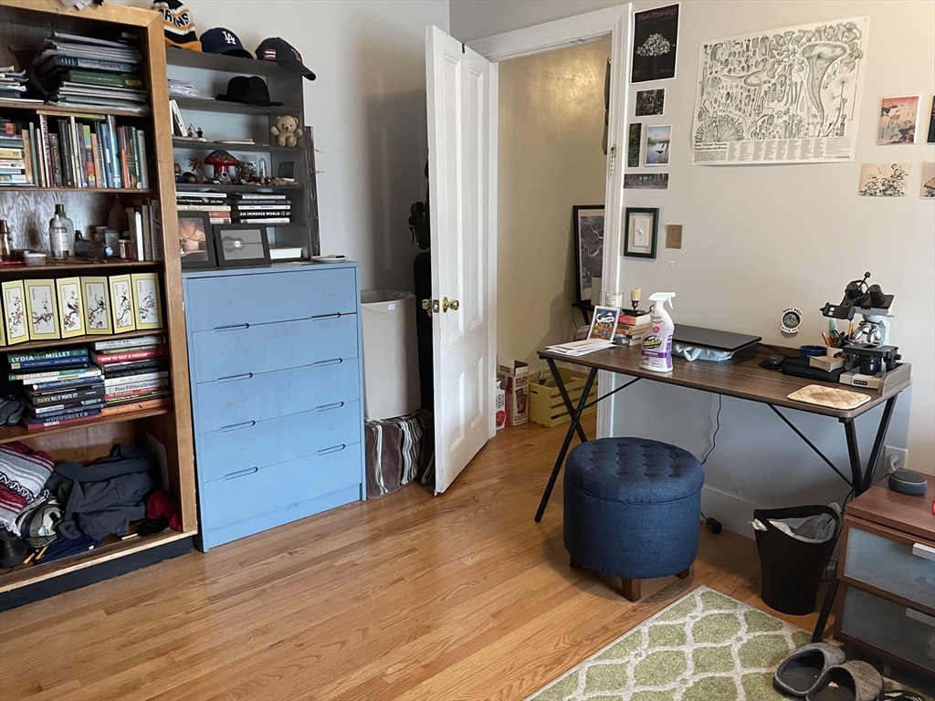 242 Presidents Lane Unit: 1FL