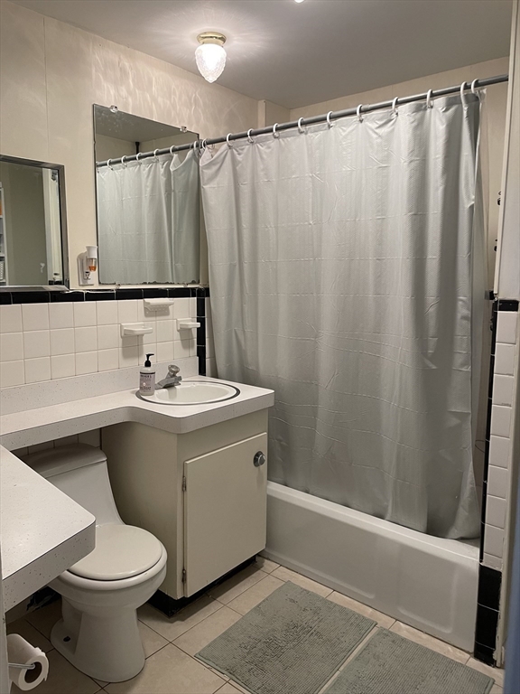 242 Presidents Lane Unit: 1FL