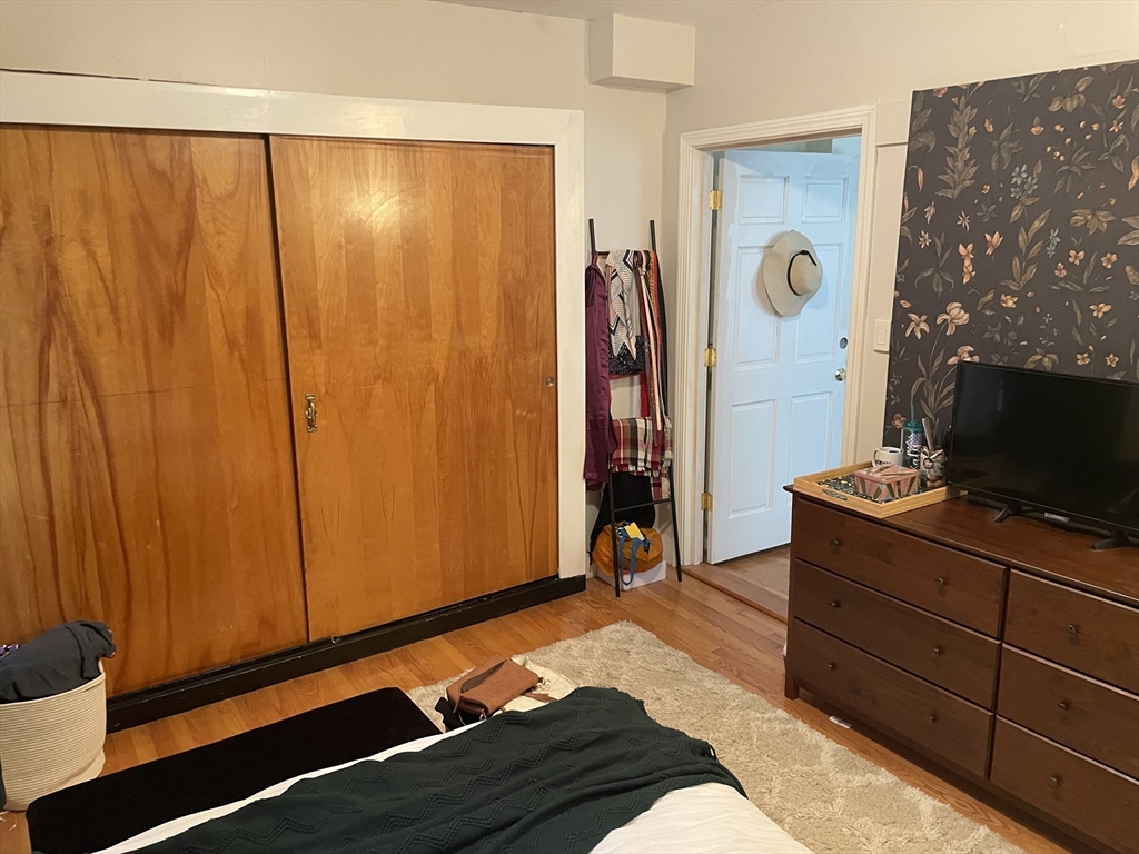 242 Presidents Lane Unit: 1FL