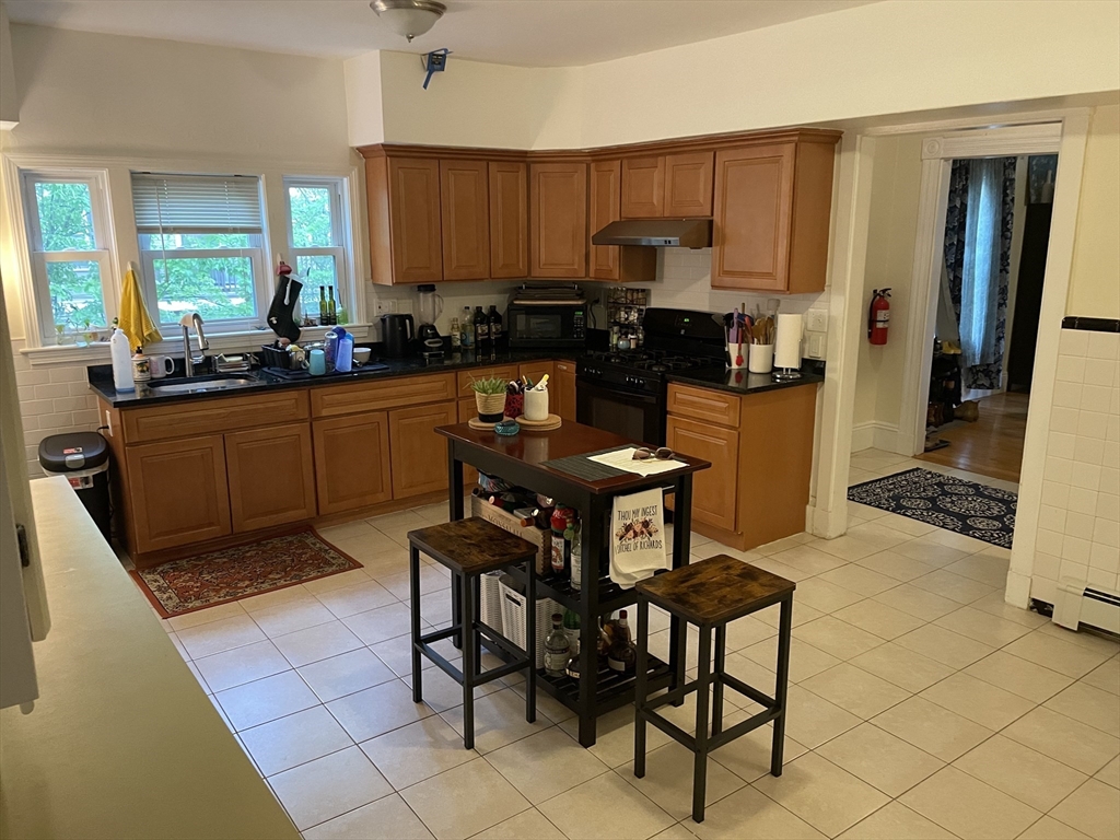 242 Presidents Lane Unit: 1FL