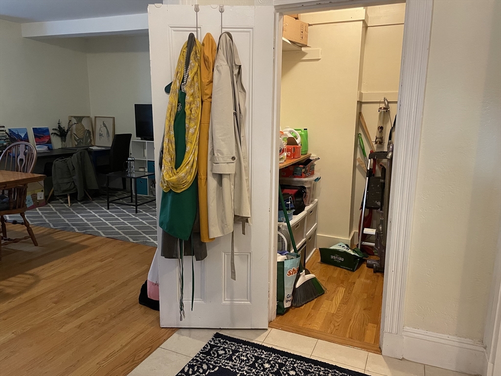 242 Presidents Lane Unit: 1FL