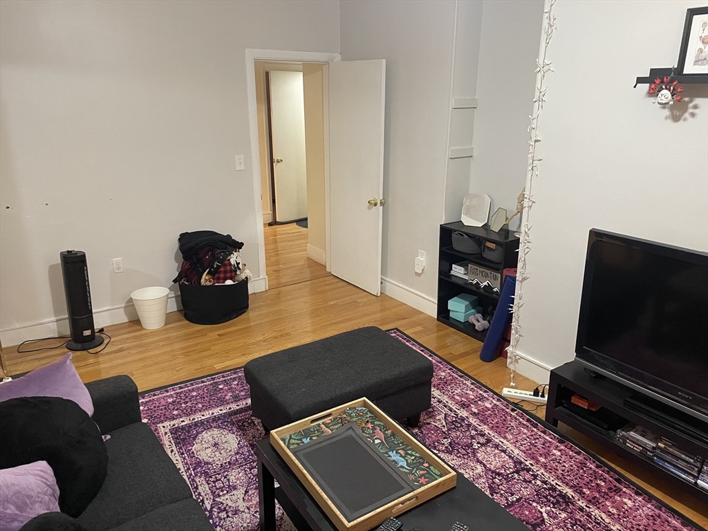 242 Presidents Lane Unit: 1FL