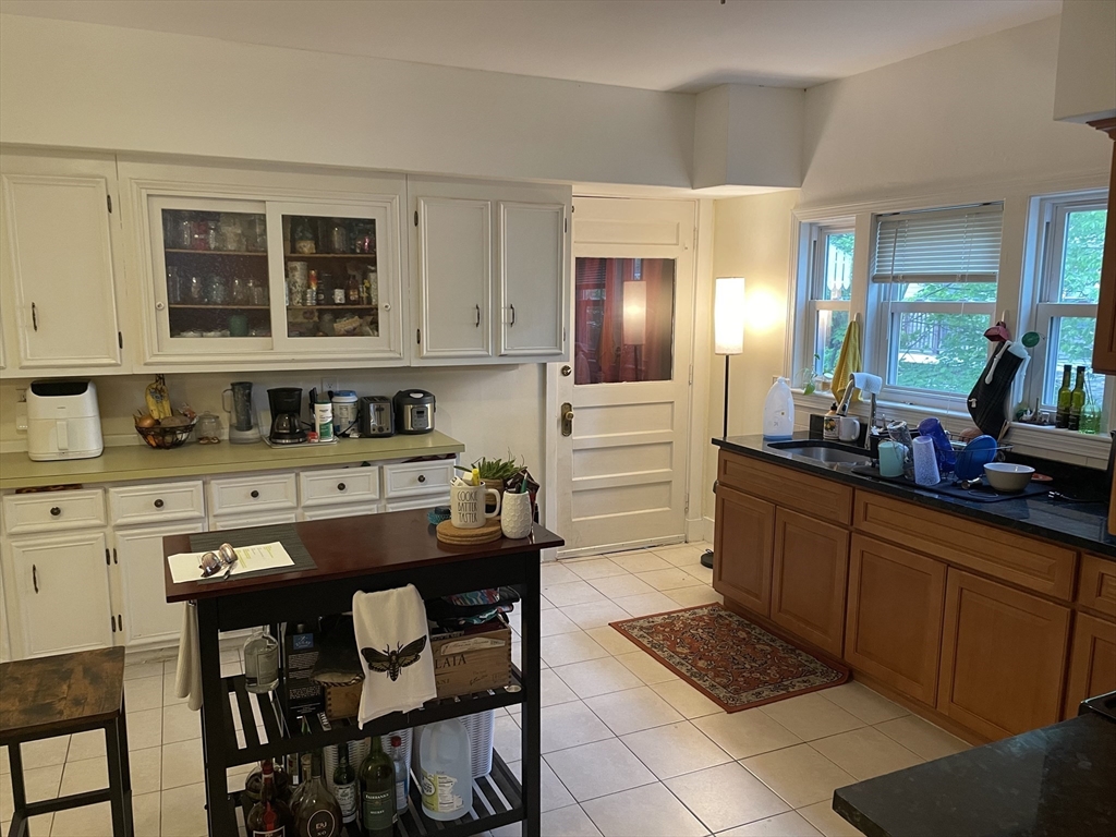 242 Presidents Lane Unit: 1FL