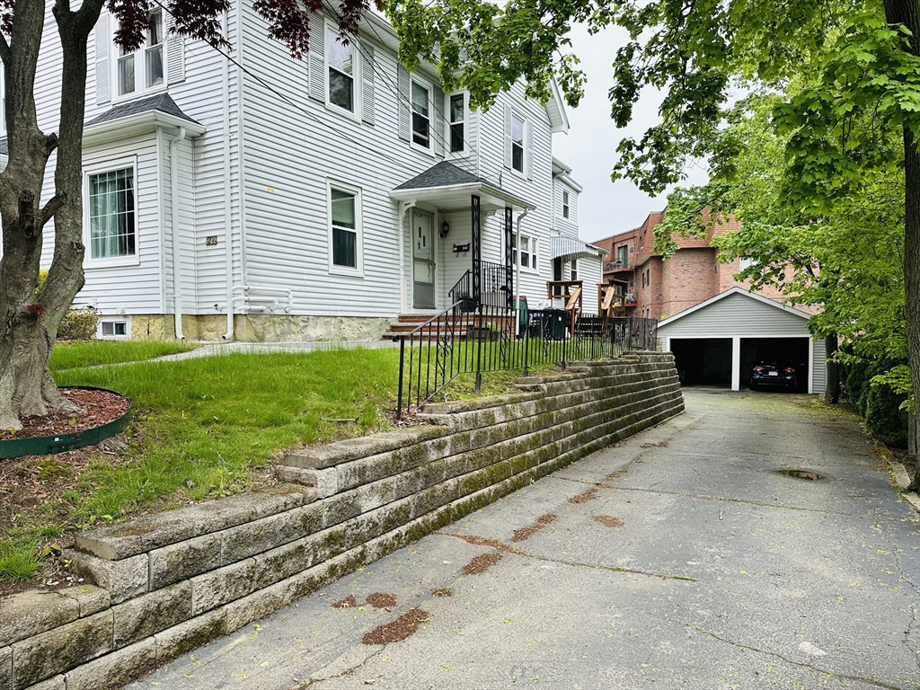 242 Presidents Lane Unit: 1FL
