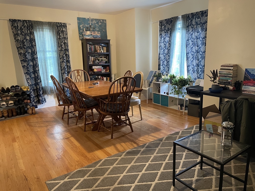 242 Presidents Lane Unit: 1FL
