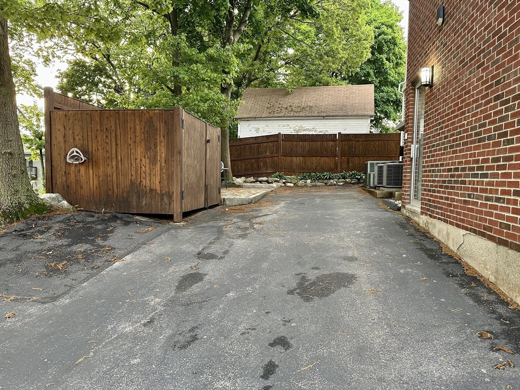 909 Hancock St # 2