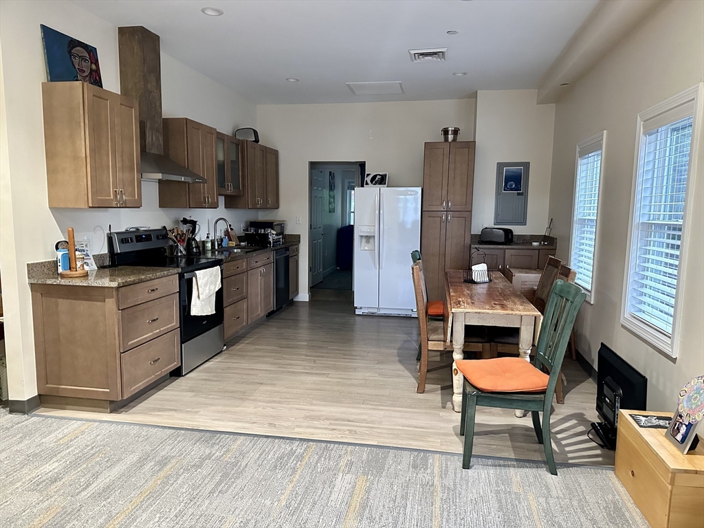909 Hancock St # 2