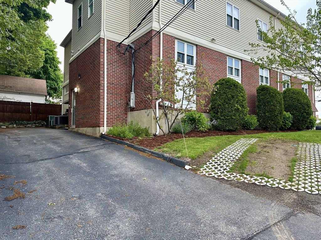 909 Hancock St # 2
