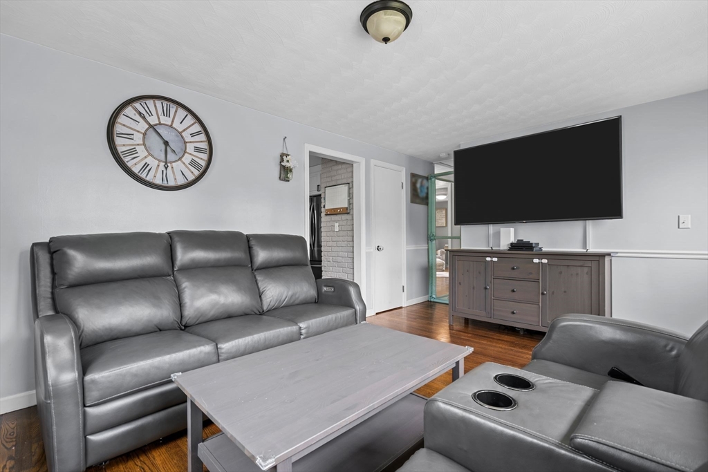 18 Collins Rd