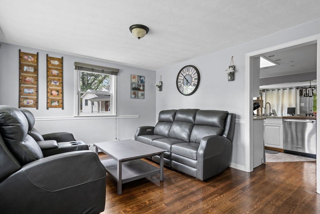 18 Collins Rd