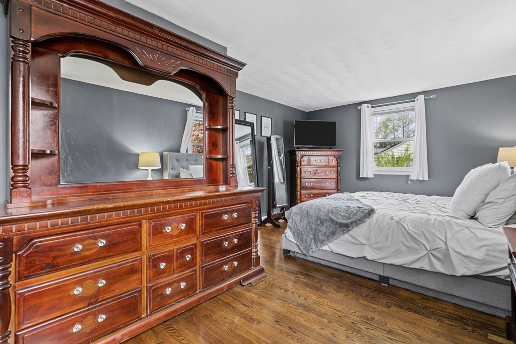 18 Collins Rd