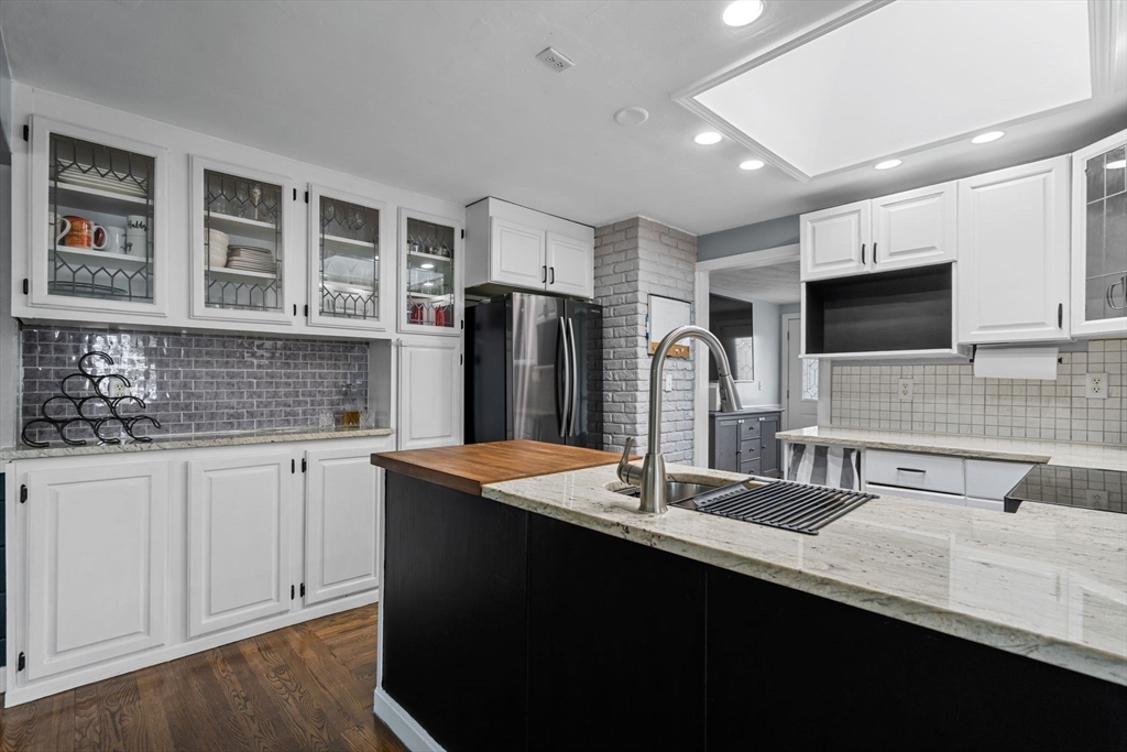 18 Collins Rd