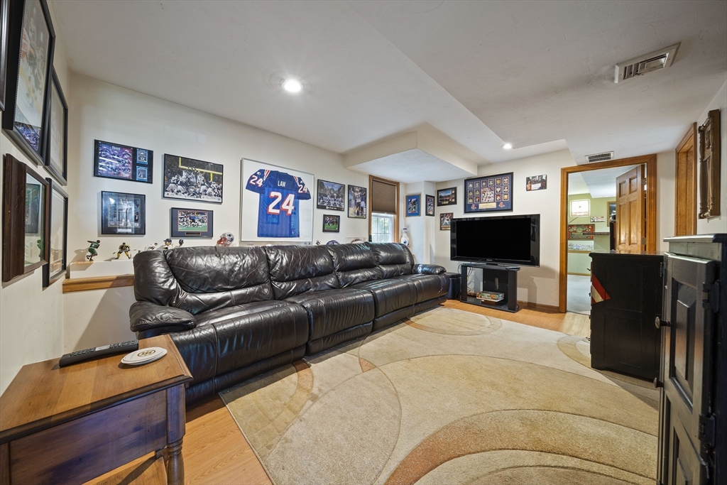17 Edward Dr