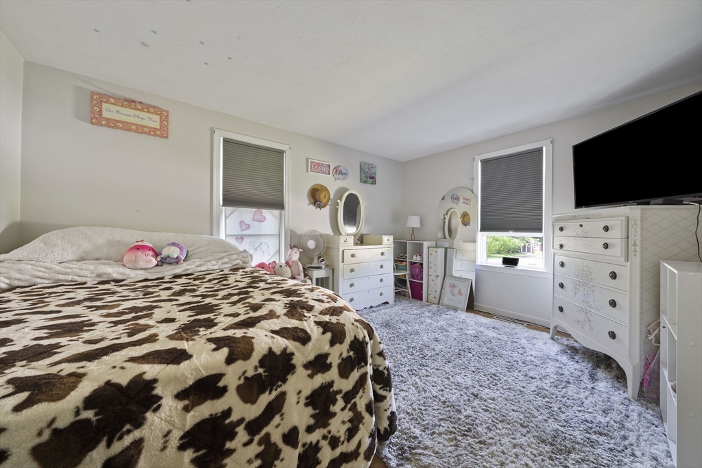 17 Edward Dr