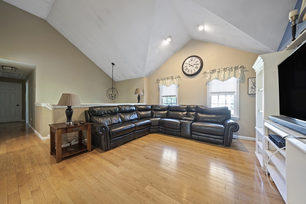 17 Edward Dr