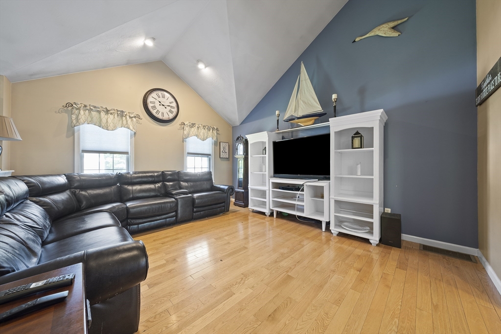 17 Edward Dr