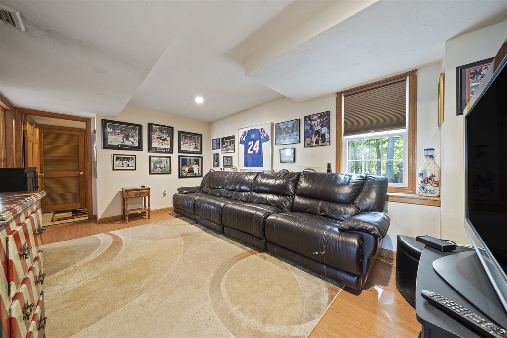 17 Edward Dr