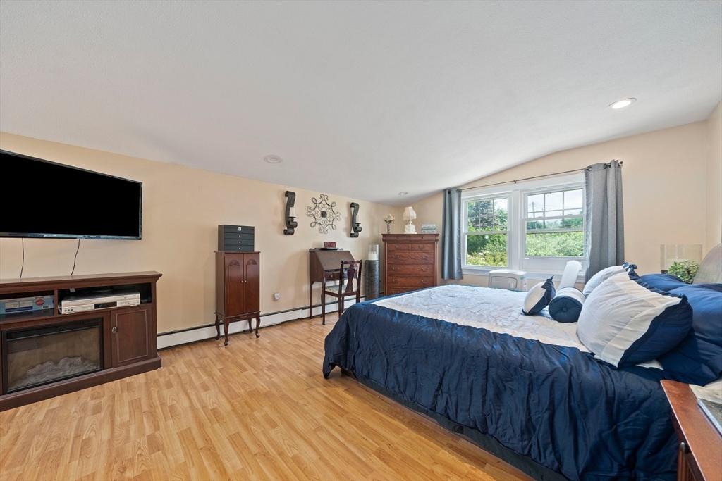 233 Pleasant St