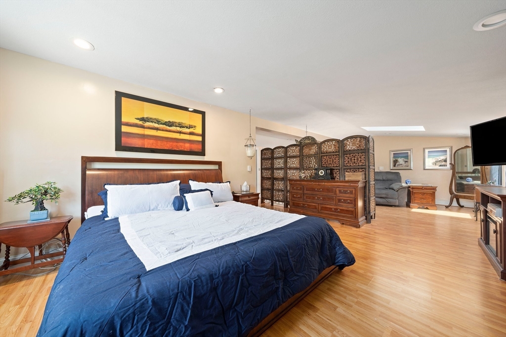 233 Pleasant St