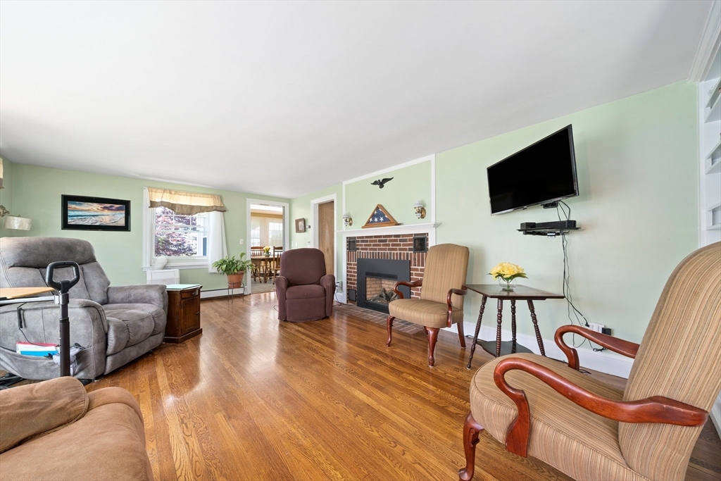 233 Pleasant St