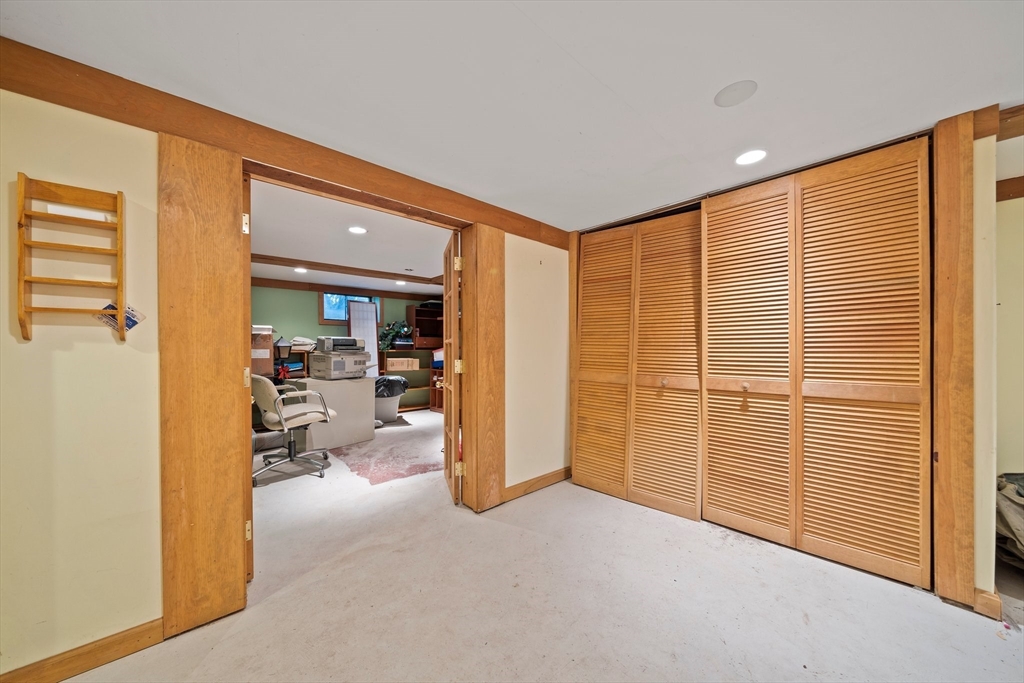 233 Pleasant St