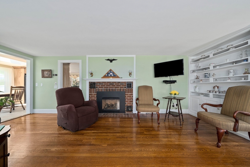 233 Pleasant St