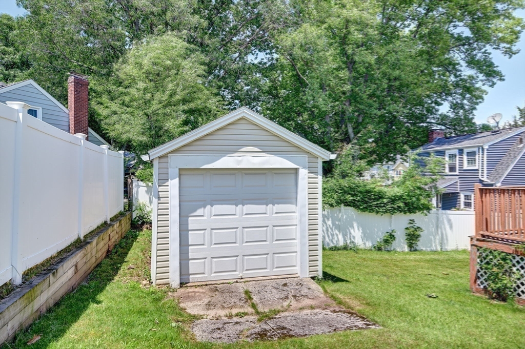 247 Holbrook Rd