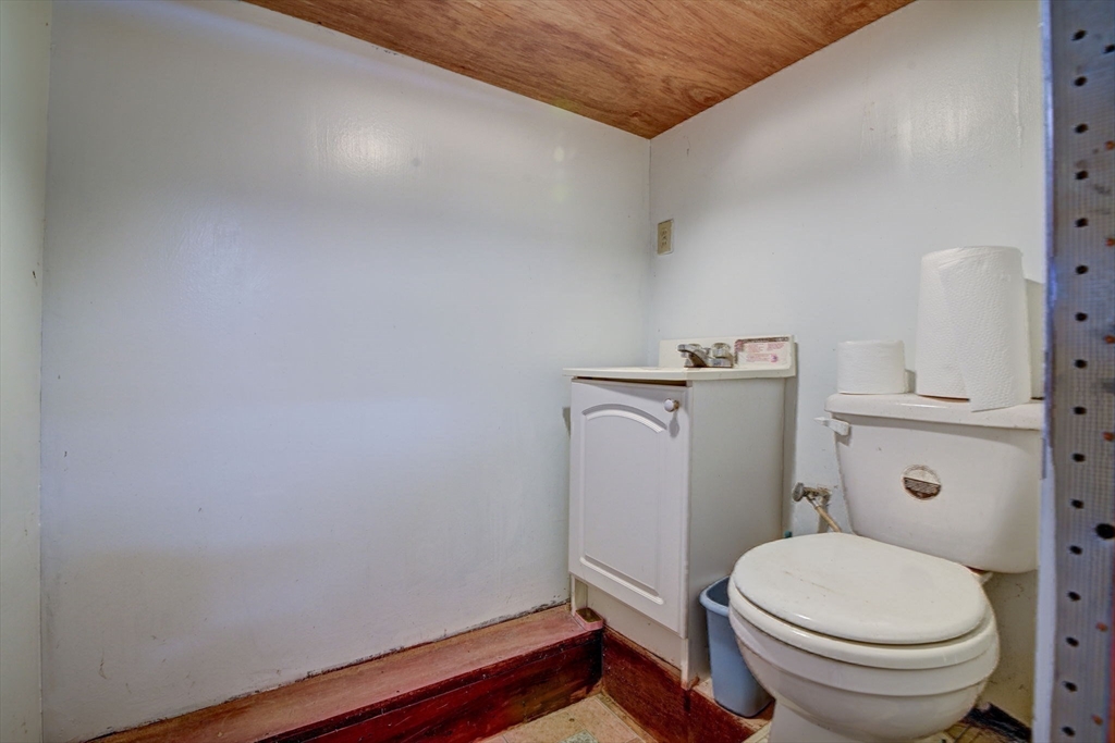 247 Holbrook Rd
