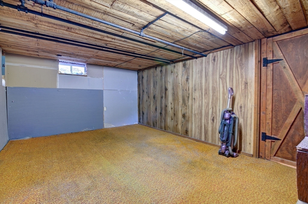 247 Holbrook Rd